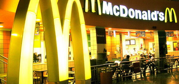 Usa, McDonald’s perde il 7% a Wall Street dopo alcuni casi di escherichia coli in Colorado e Nebraska