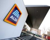 Essere animali, benessere dei polli: voti insufficienti alla Gdo italiana. La risposta di Aldi
