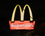 Usa, epidemia di Escherichia coli: McDonald’s torna a vendere i Quarter Pounder