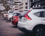 macchine nel parcheggio