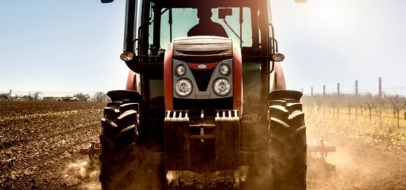 Ue, agricoltori in piazza in Francia e in Polonia contro il trattato con il Mercosur