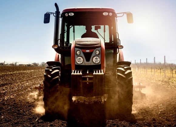 Ue, agricoltori in piazza in Francia e in Polonia contro il trattato con il Mercosur