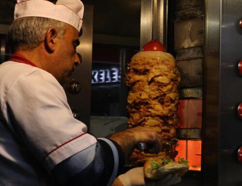 Germania, mettere un freno al prezzo del kebab: la proposta della sinistra