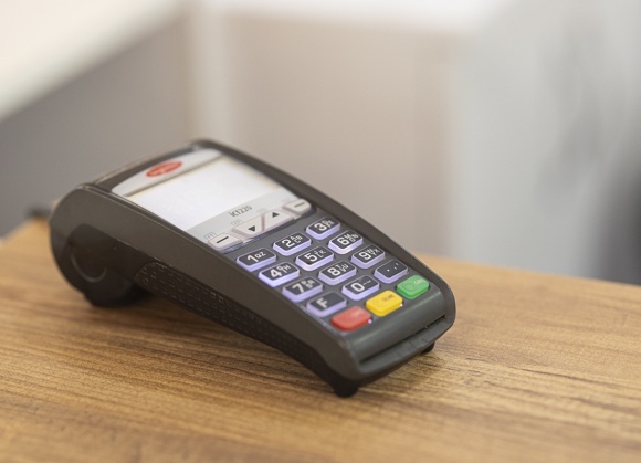 Ddl Bilancio 2025: Pos e scontrini telematici sempre connessi. Dati inviati al fisco quotidianamente
