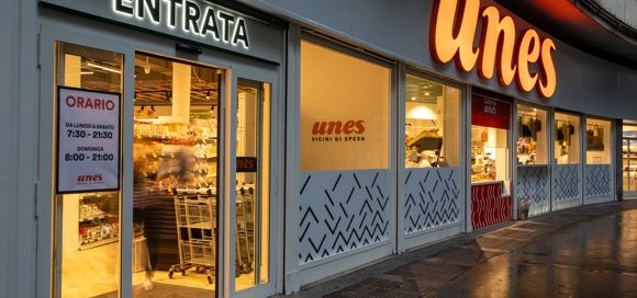 Unes rinnova due punti vendita a Milano
