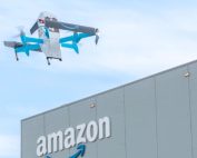 Amazon, primo test di consegne con i droni in Italia: è un successo