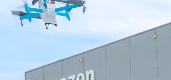Amazon, primo test di consegne con i droni in Italia: è un successo