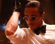 Salt Bae porta le sue bistecche placcate d’oro a Napoli