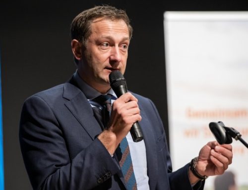 Vino, Hansen (commissario Ue all’Agricoltura): “Non è prevista l’introduzione di avvertenze sanitarie in etichetta”