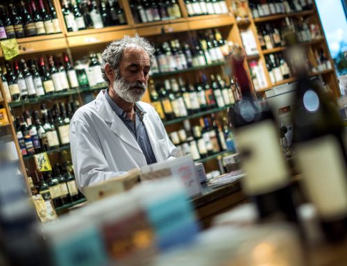 Savona, è polemica per il vino in vendita in farmacia. L’Ordine dei Farmacisti: “Perfettamente lecito”