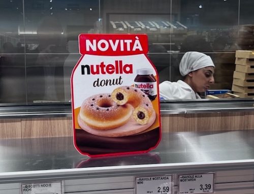 Può il donut-doughnut, la ciambella Usa per la colazione essere modificata per sembrare qualcosa di nazionale? Sembrerebbe di sì. Due casi e le altre aggiunte