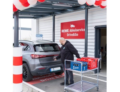 Rewe in Germania sta testando tre punti di ritiro ‘drive-through’, tipo McDonald’s