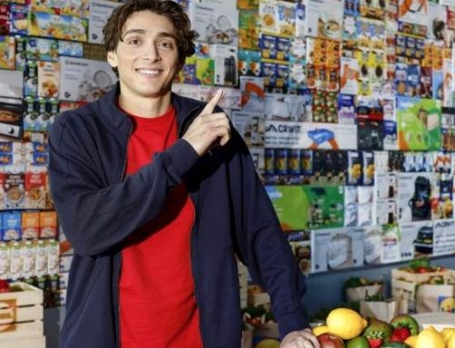 ‘Jump of the year’: il campione olimpico Duplantis salta un muro di prodotti Lidl alto 5,50 metri