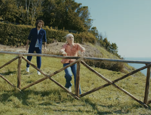 A tutto spot / Gianmarco Tamberi e mamma Sabrina alla prova della staccionata: Olio Cuore mantiene il punto senza osare nulla